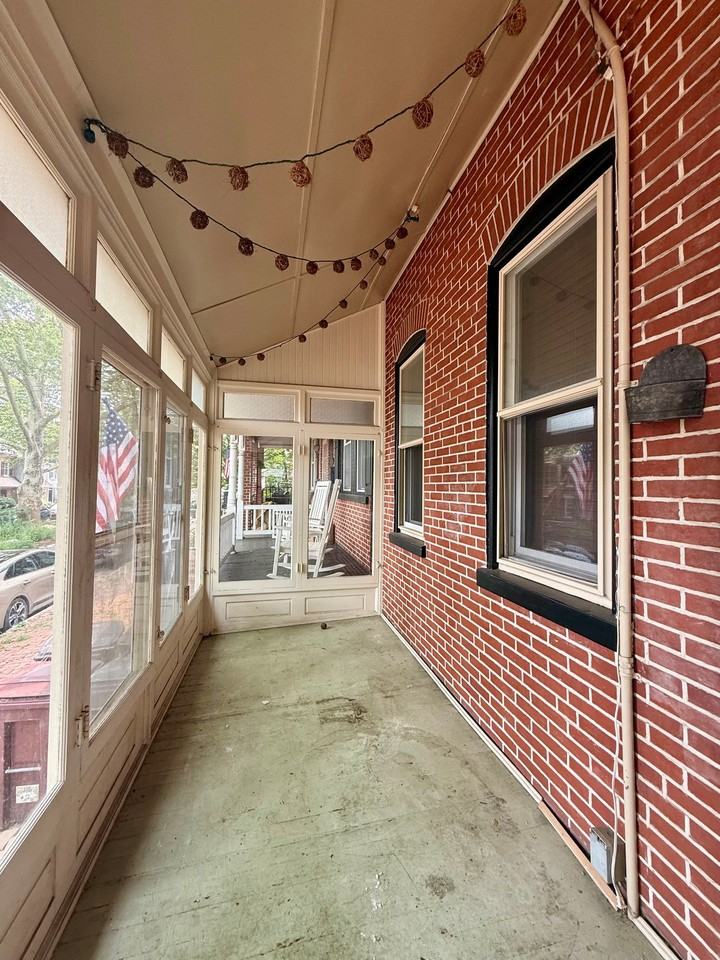 924 Lovering Ave #1 - Photo 3 of 18