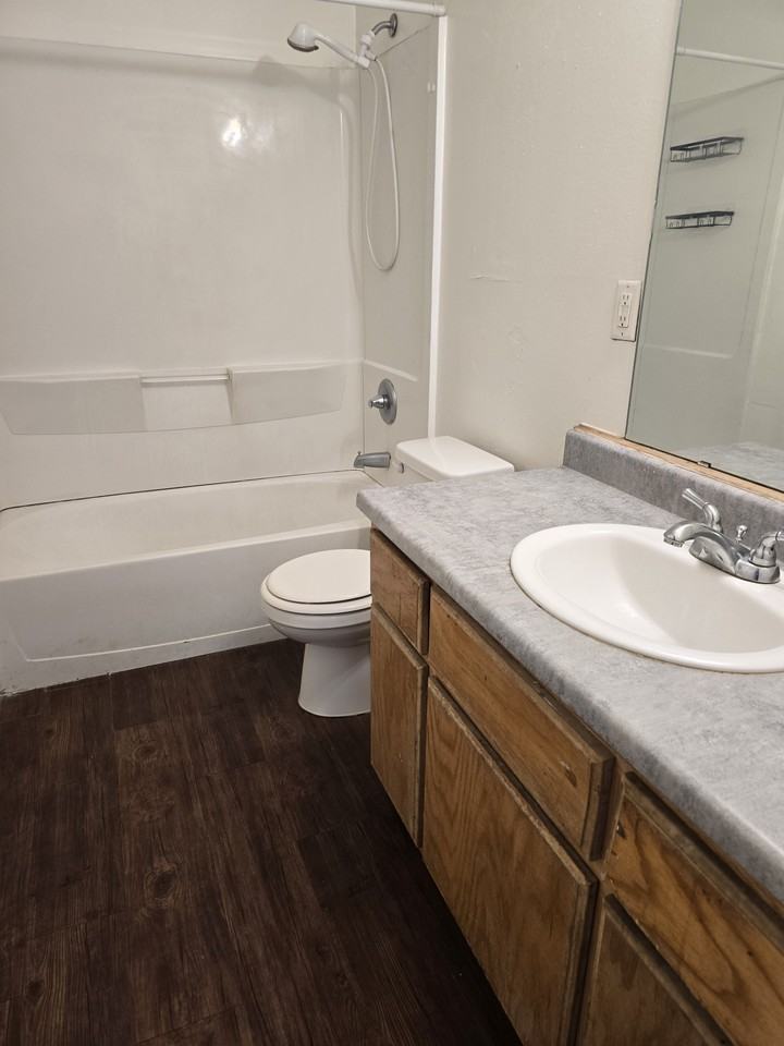 196 S C St #B - Photo 4 of 6