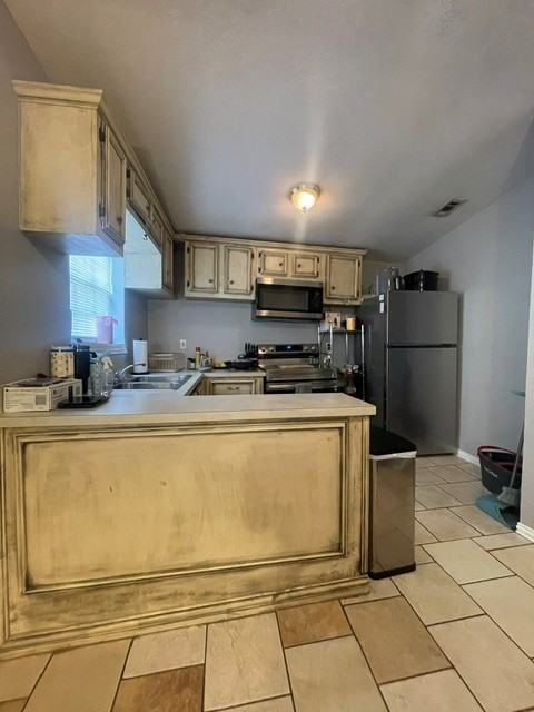 814 1/2 Cameron Ave #1 - Photo 4 of 17