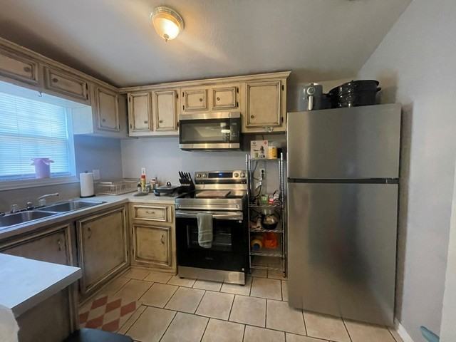 814 1/2 Cameron Ave #1 - Photo 5 of 17