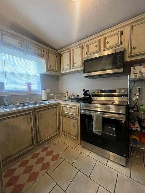 814 1/2 Cameron Ave #1 - Photo 6 of 17
