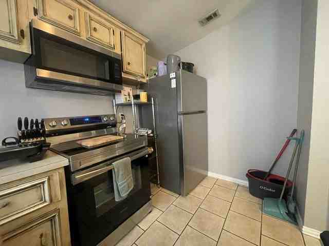 814 1/2 Cameron Ave #1 - Photo 7 of 17