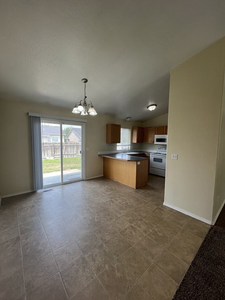14320 Tara St #14320T - Photo 4 of 19