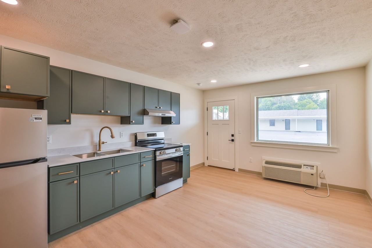 551 Elm St #4 - Photo 2 of 6