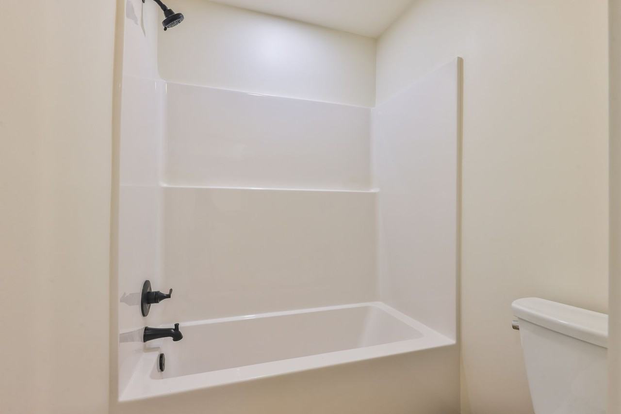 551 Elm St #4 - Photo 3 of 6