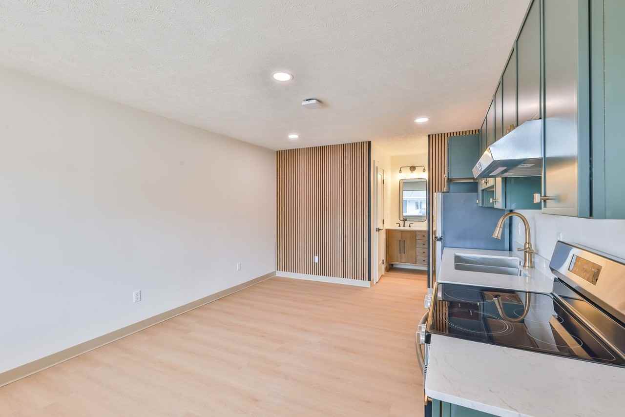 551 Elm St #4 - Photo 5 of 6