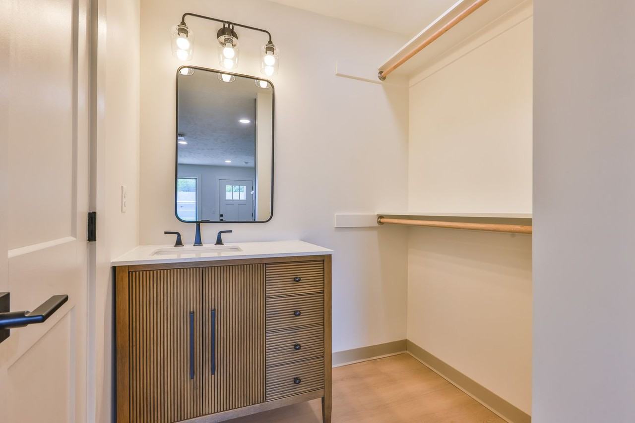 551 Elm St #4 - Photo 6 of 6