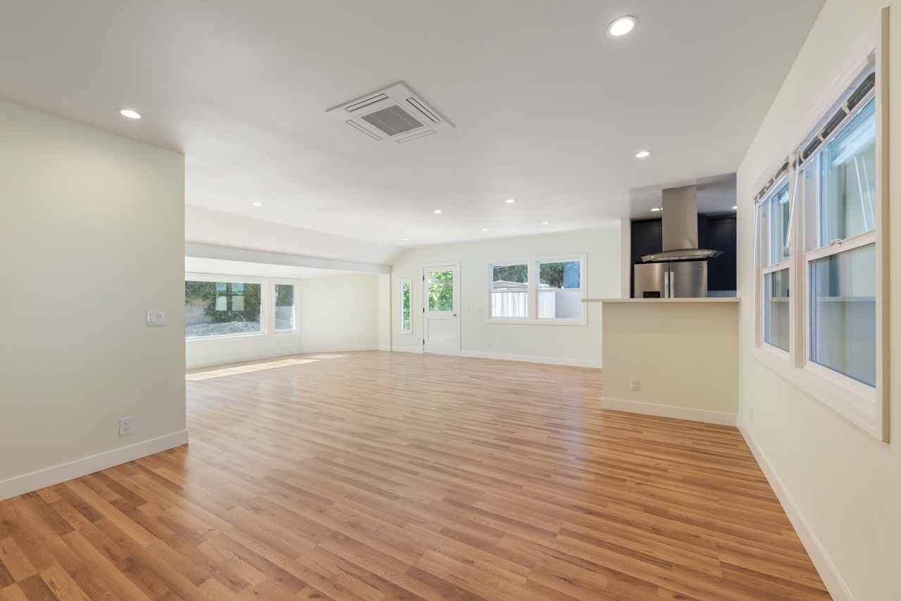 301 Frances St #1 - Photo 3 of 31