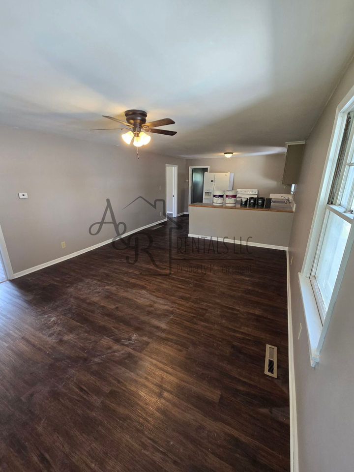 717 W Kansas St #1 - Photo 3 of 7