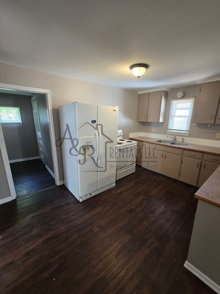 717 W Kansas St #1 - Photo 5 of 7