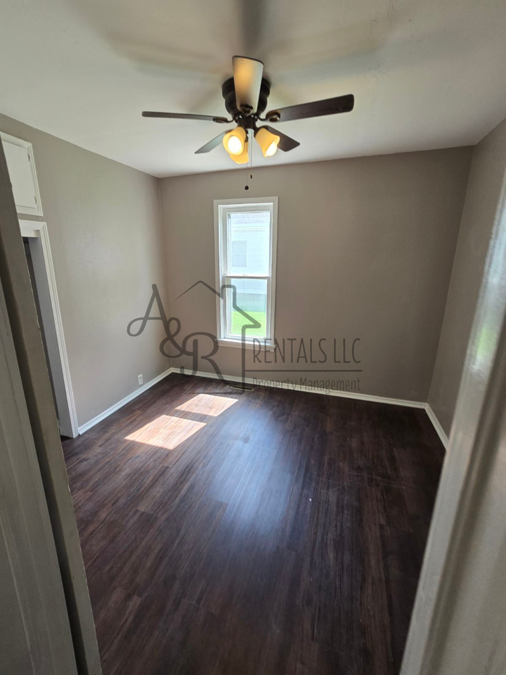 717 W Kansas St #1 - Photo 6 of 7