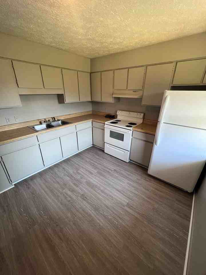 501 N Church St #12 - Photo 4 of 16