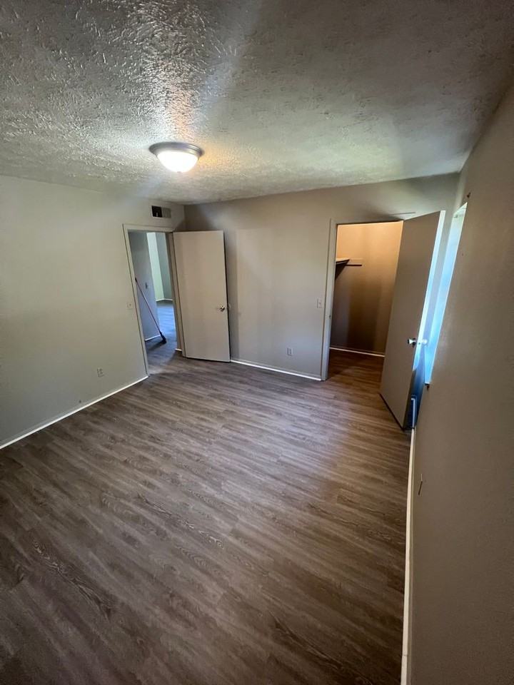 501 N Church St #12 - Photo 7 of 16