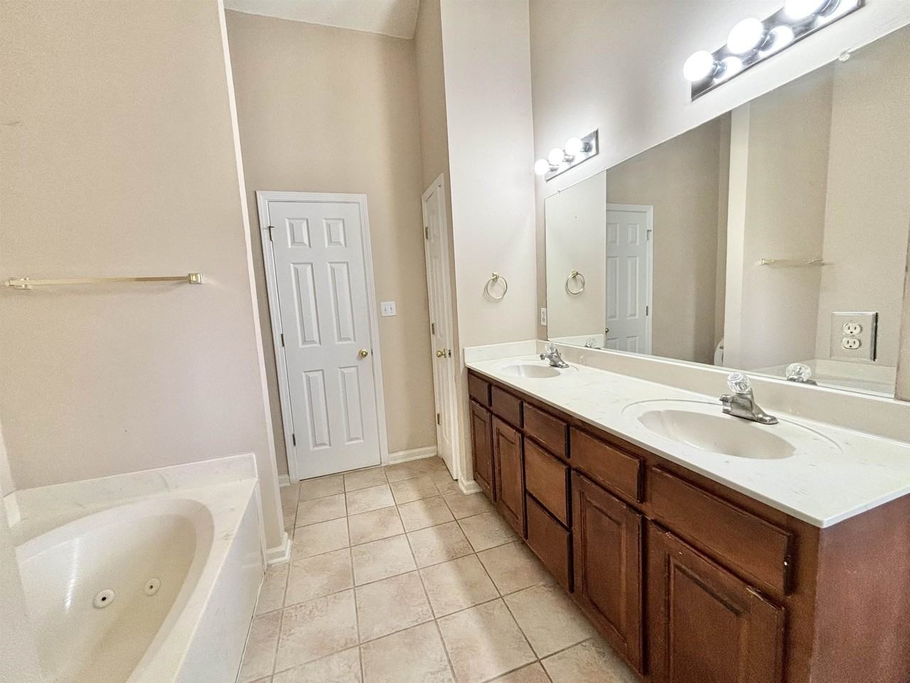 9879 Averbury Dr #1 - Photo 6 of 20