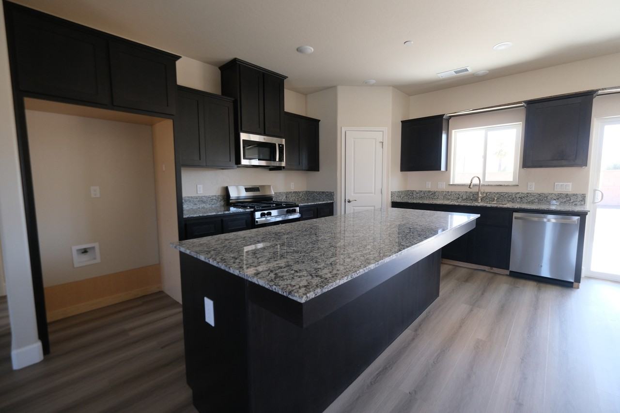 804 N Palm St #1 - Photo 7 of 17