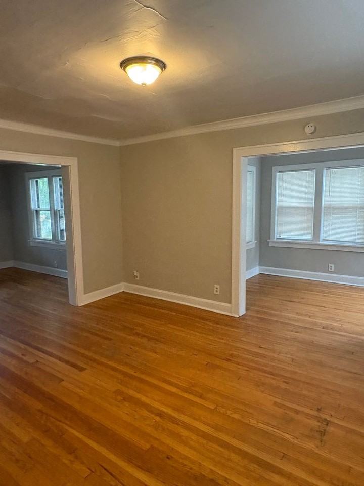 5428 Harrison St - Photo 4 of 9