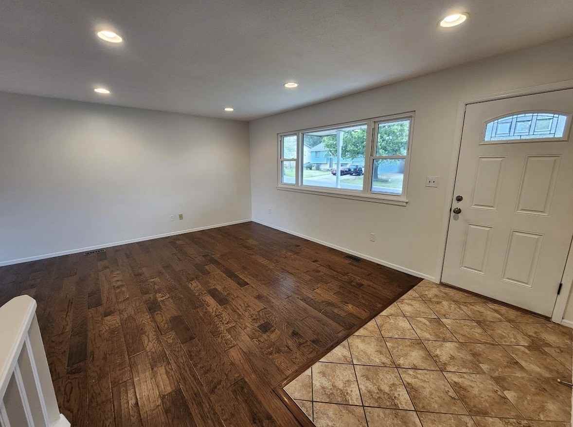 112 E North Point Dr #1 - Photo 3 of 10