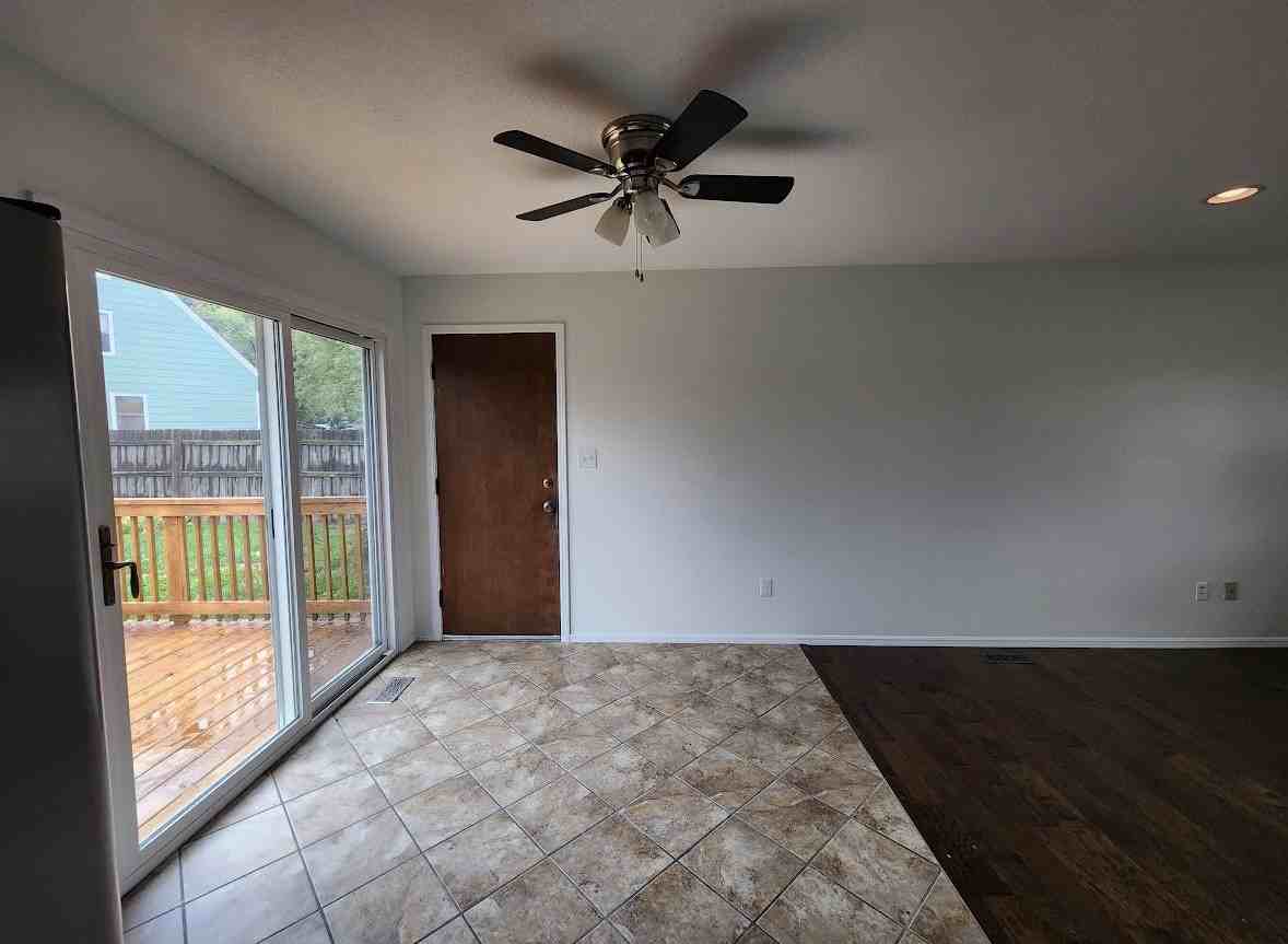 112 E North Point Dr #1 - Photo 4 of 10