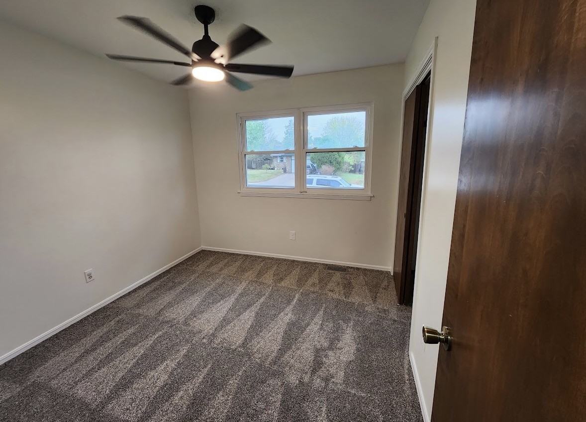 112 E North Point Dr #1 - Photo 5 of 10