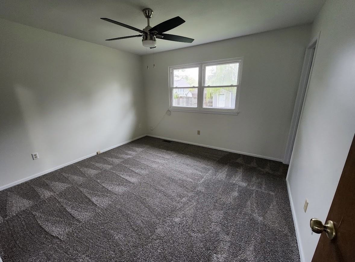 112 E North Point Dr #1 - Photo 6 of 10