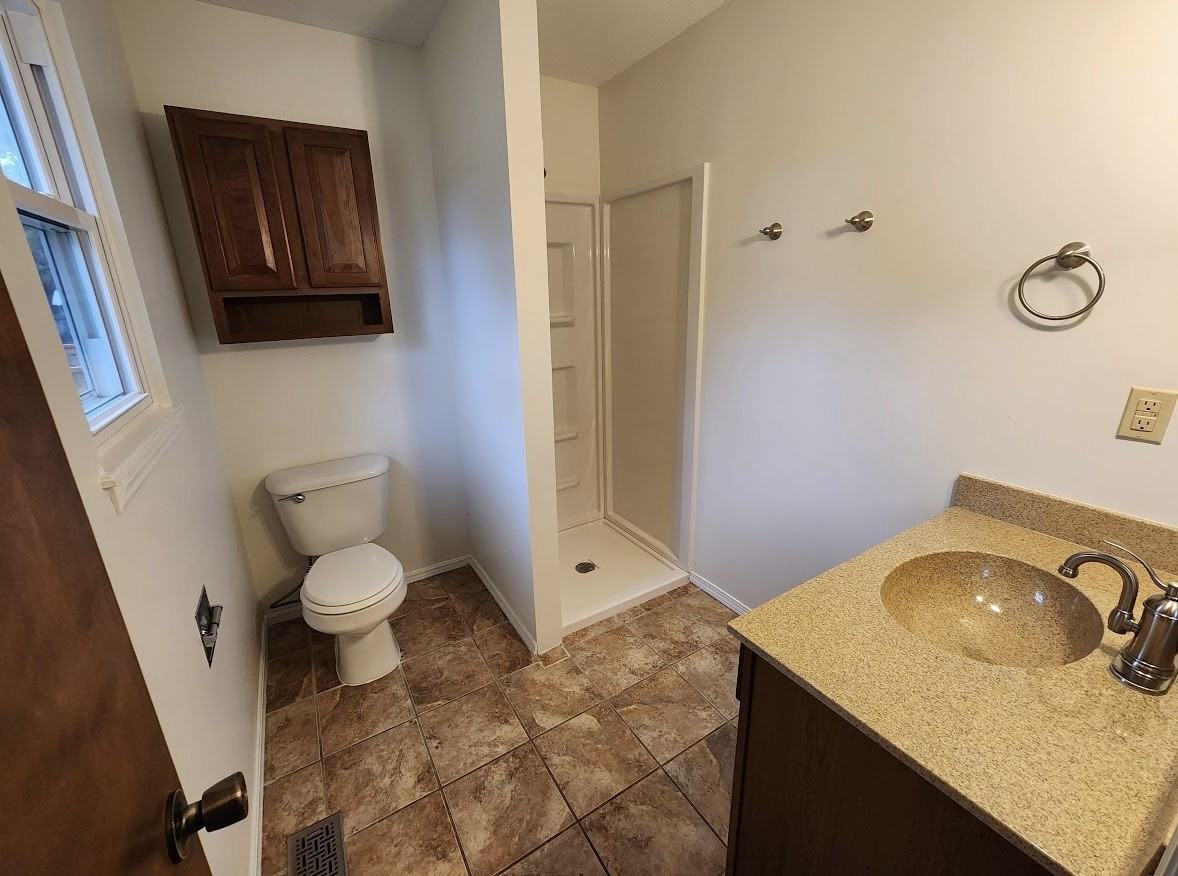 112 E North Point Dr #1 - Photo 7 of 10