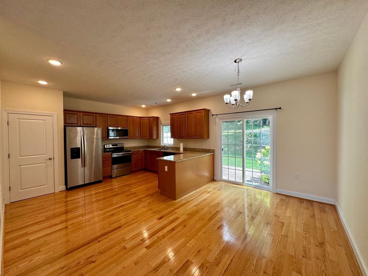 573 Spring Oaks Dr - Photo 3 of 18