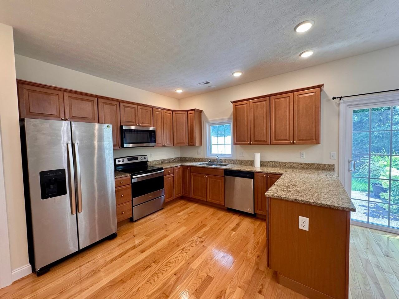 573 Spring Oaks Dr - Photo 4 of 18