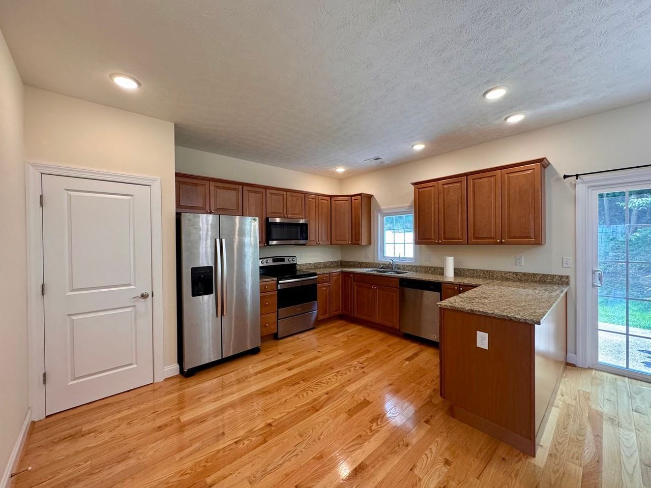 573 Spring Oaks Dr - Photo 5 of 18