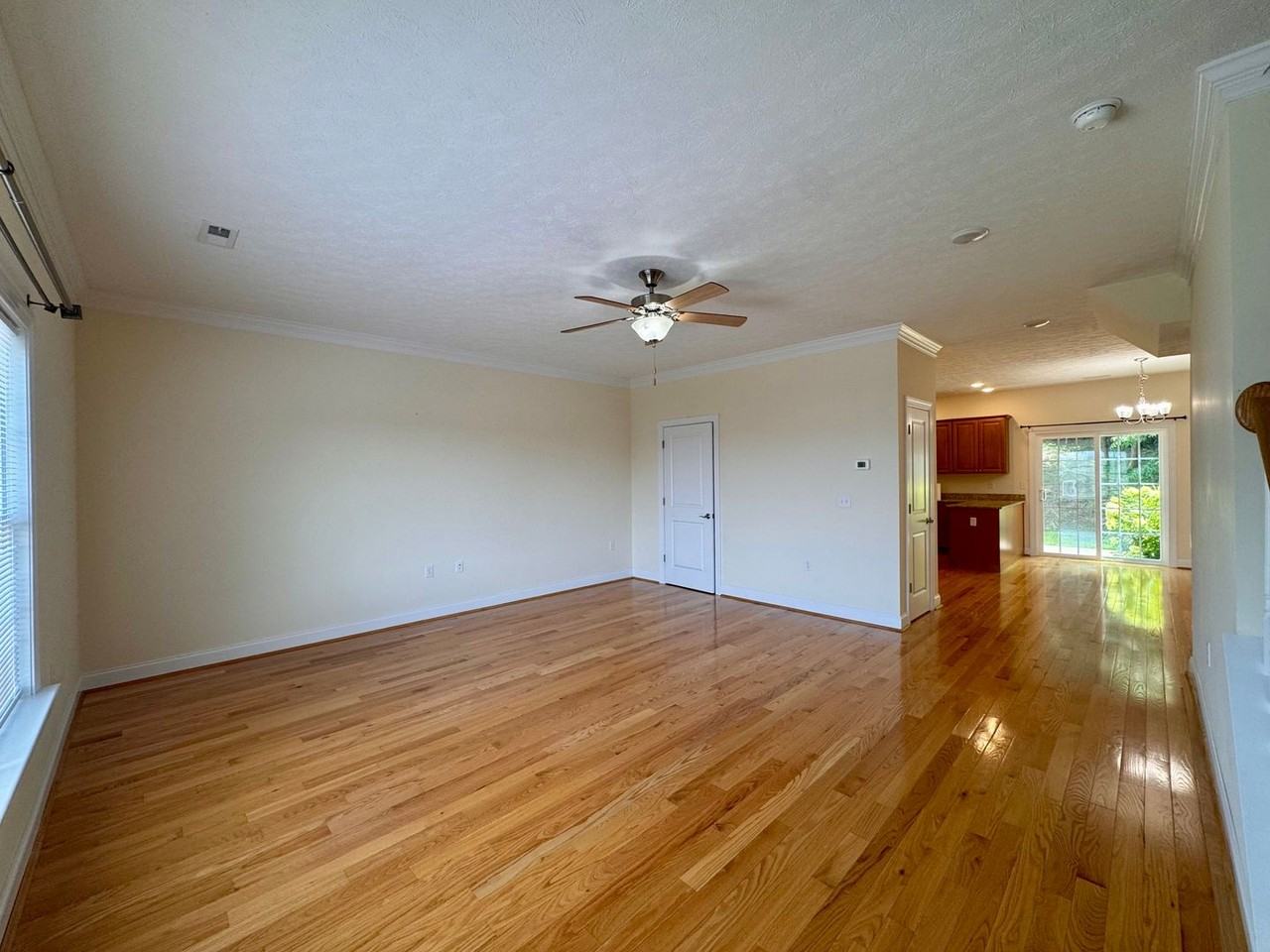 573 Spring Oaks Dr - Photo 6 of 18