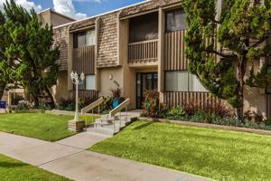 featured image of 4776 Lamont St