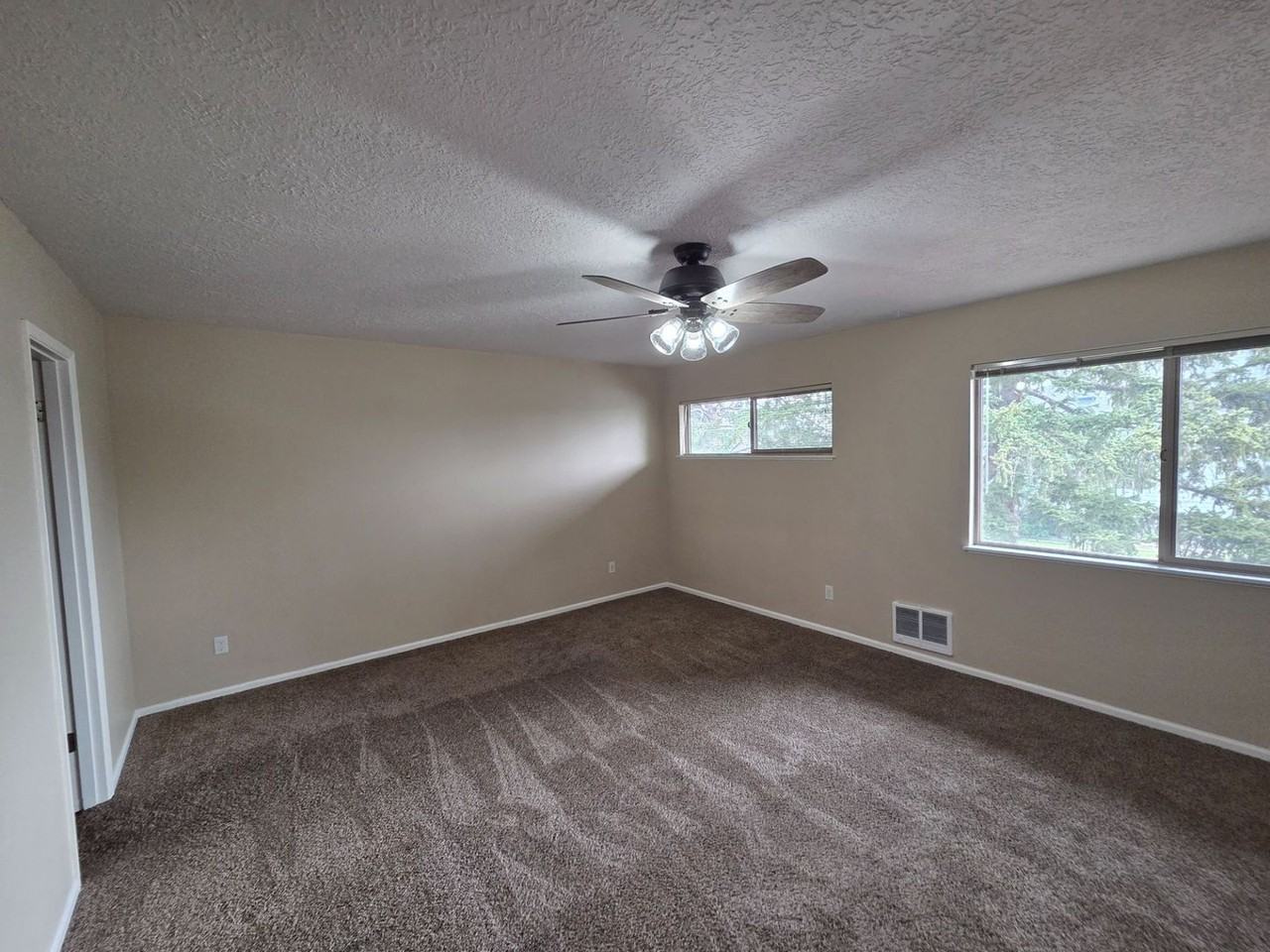 613 Sw 9th St #5 - Photo 4 of 11