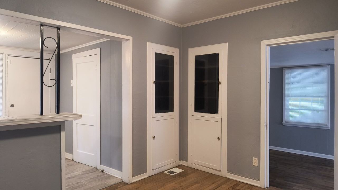 1806 W 29th Ave #1 - Photo 5 of 10