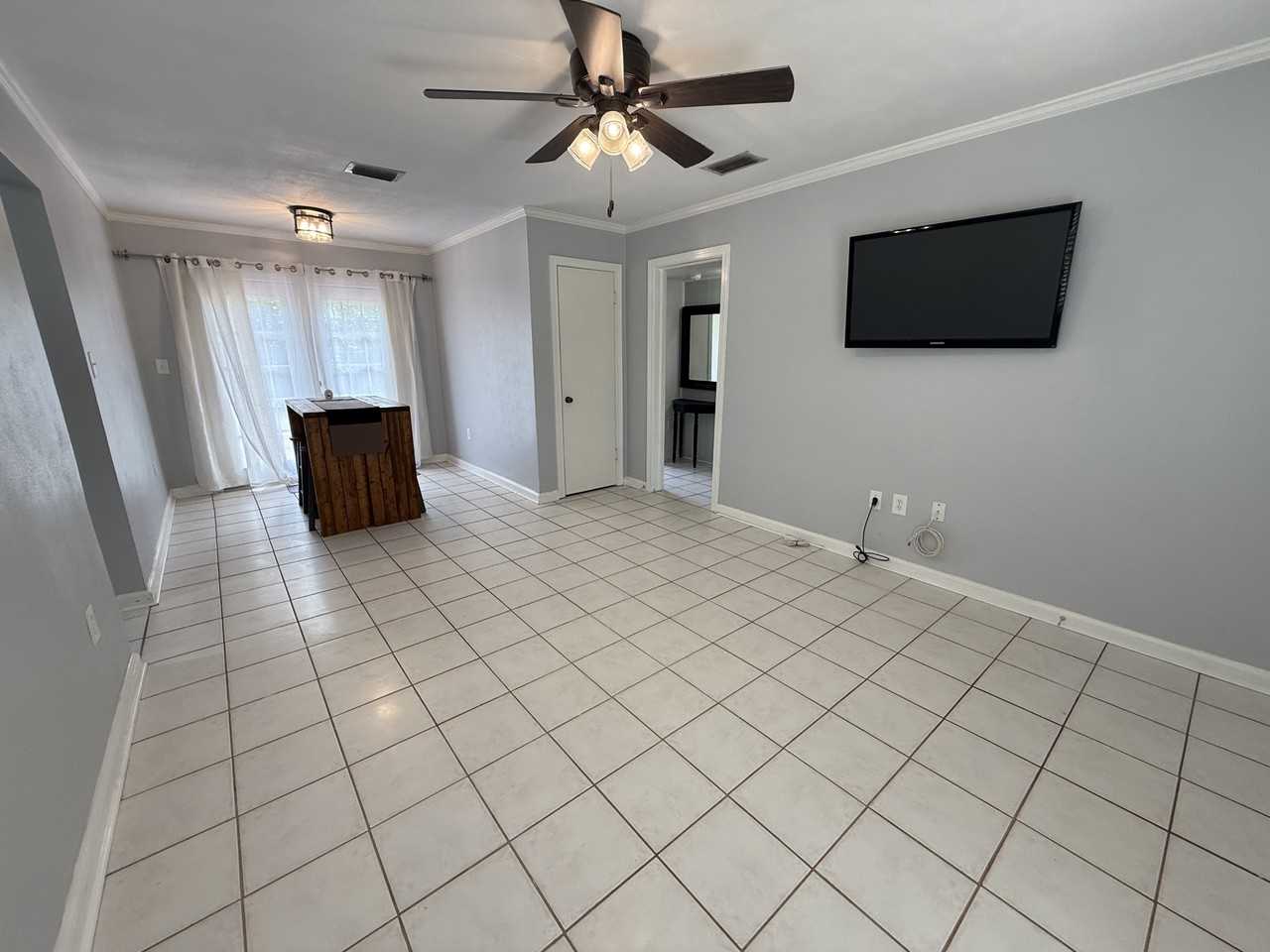 313 Nw 34th Dr #1 - Photo 3 of 38