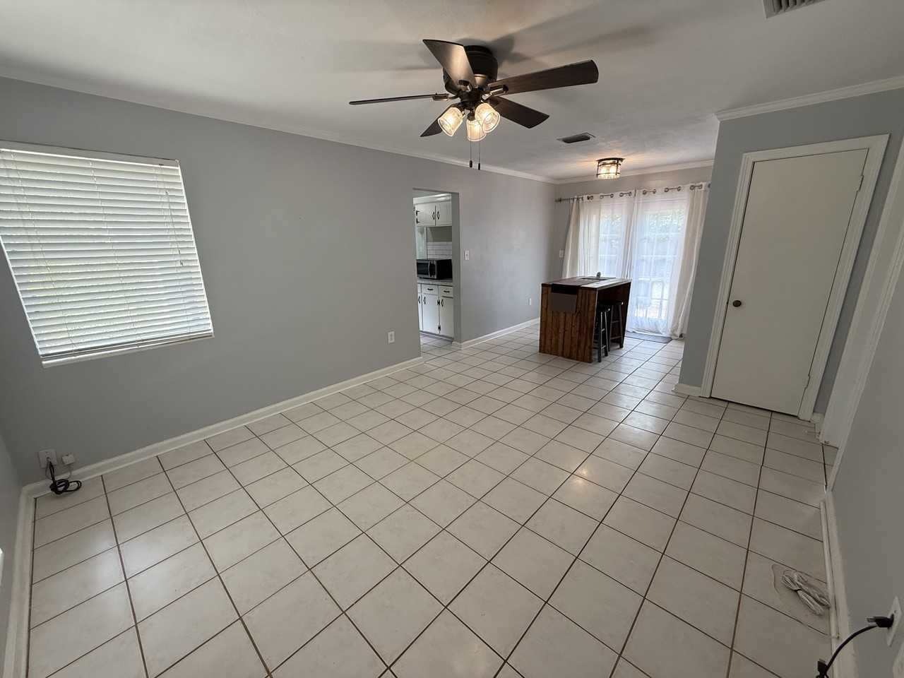 313 Nw 34th Dr #1 - Photo 4 of 38