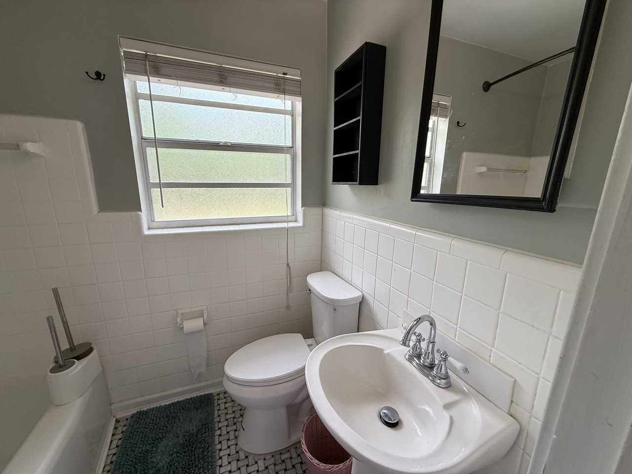 313 Nw 34th Dr #1 - Photo 6 of 38