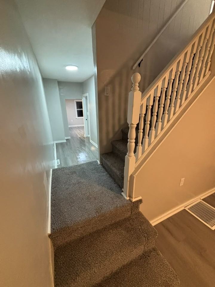 300 N Bromley Ave #304 - Photo 2 of 10