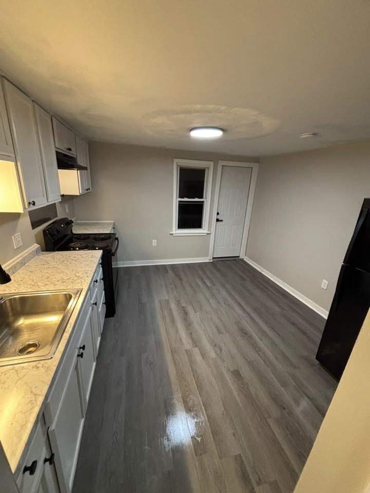 300 N Bromley Ave #304 - Photo 4 of 10