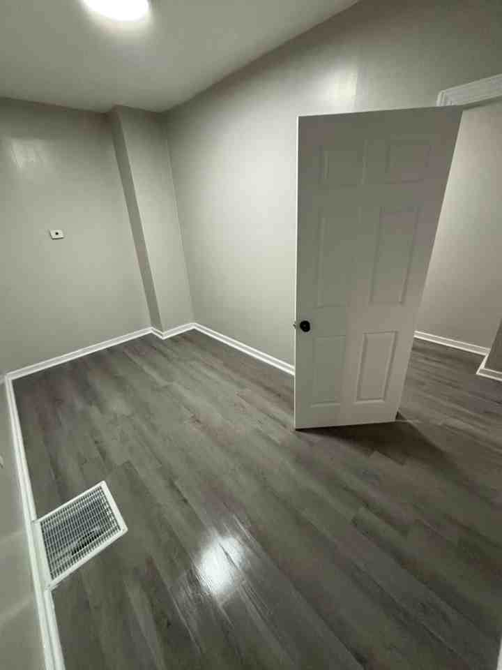 300 N Bromley Ave #304 - Photo 7 of 10