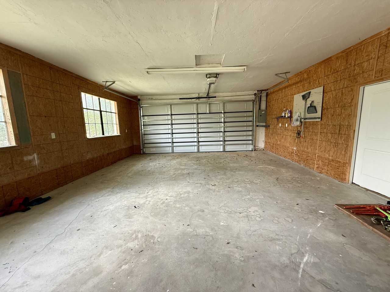 915 W Kings Rd #1 - Photo 3 of 10