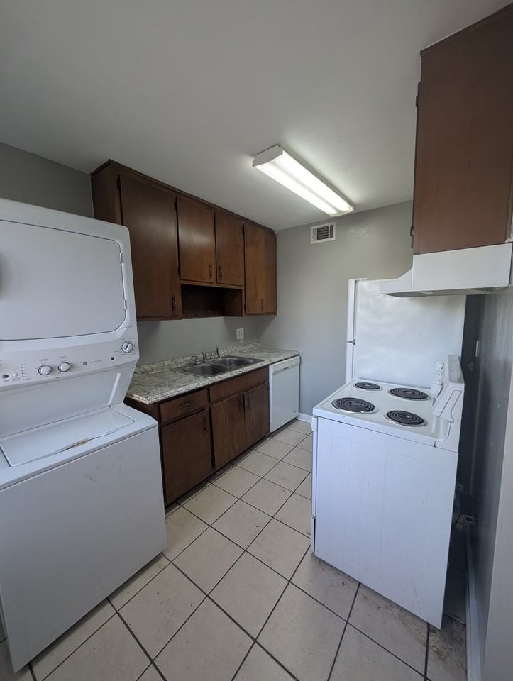 205 Lovelace Dr #1 - Photo 4 of 4