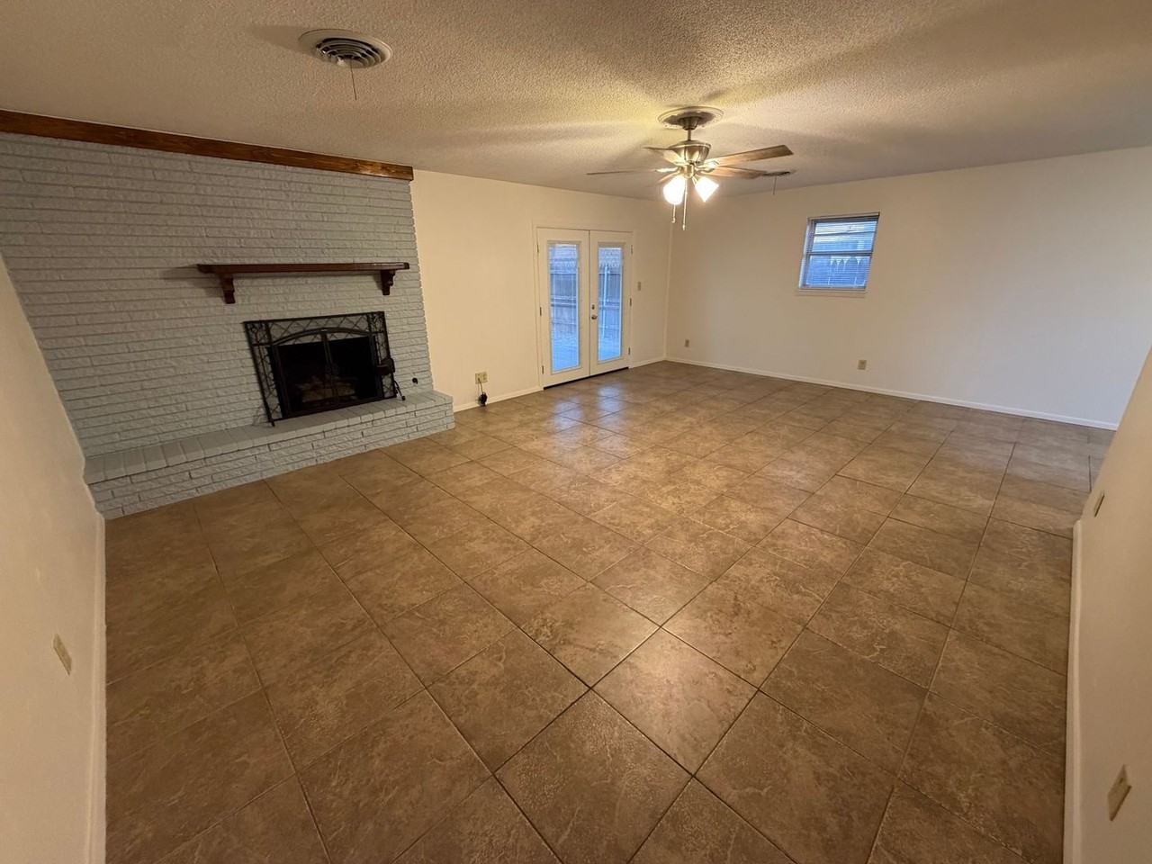 5003 Hall Ave - Photo 3 of 25