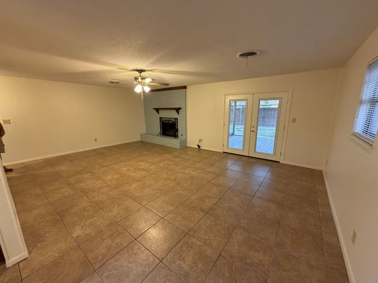 5003 Hall Ave - Photo 4 of 25
