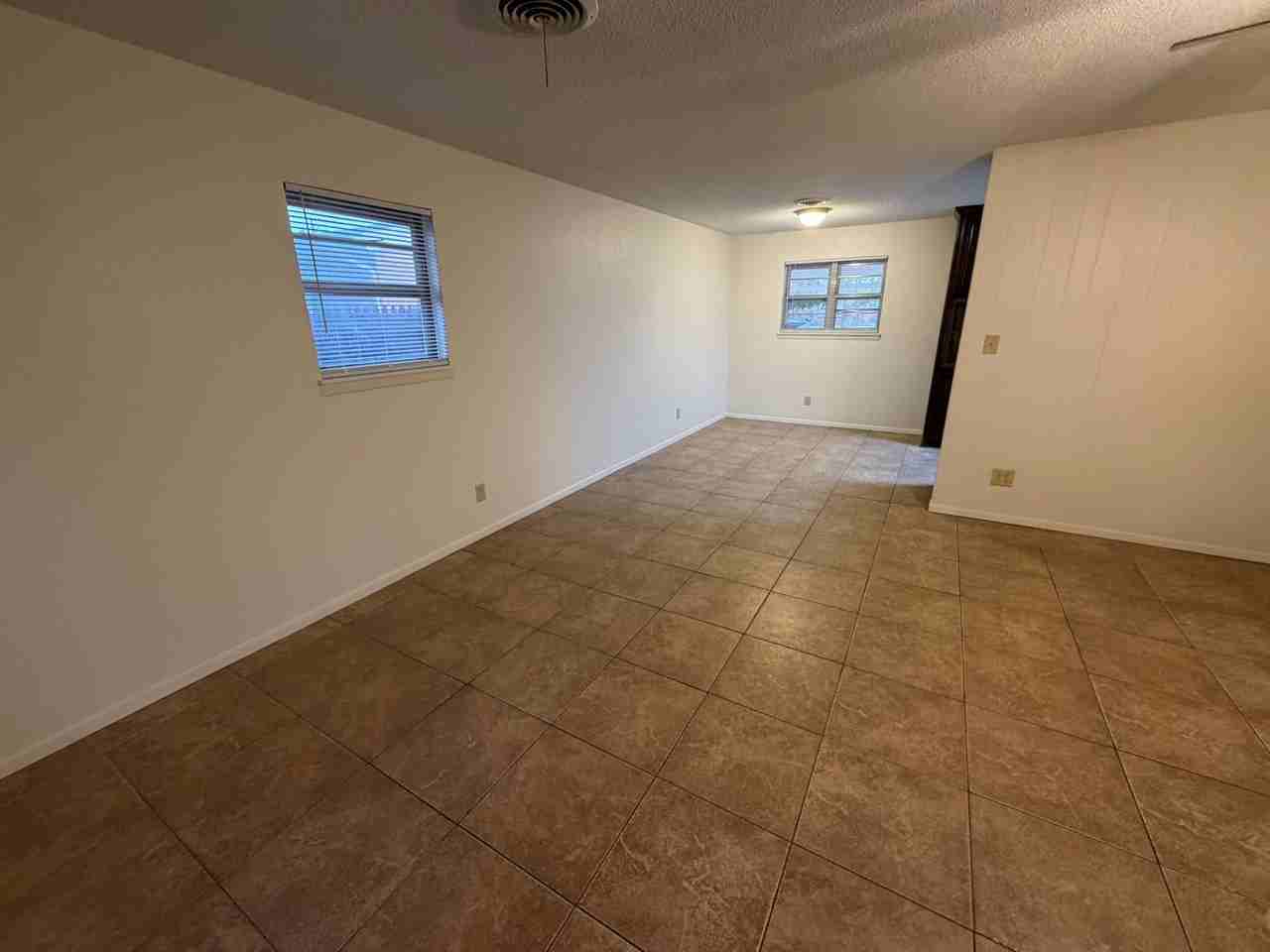 5003 Hall Ave - Photo 5 of 25