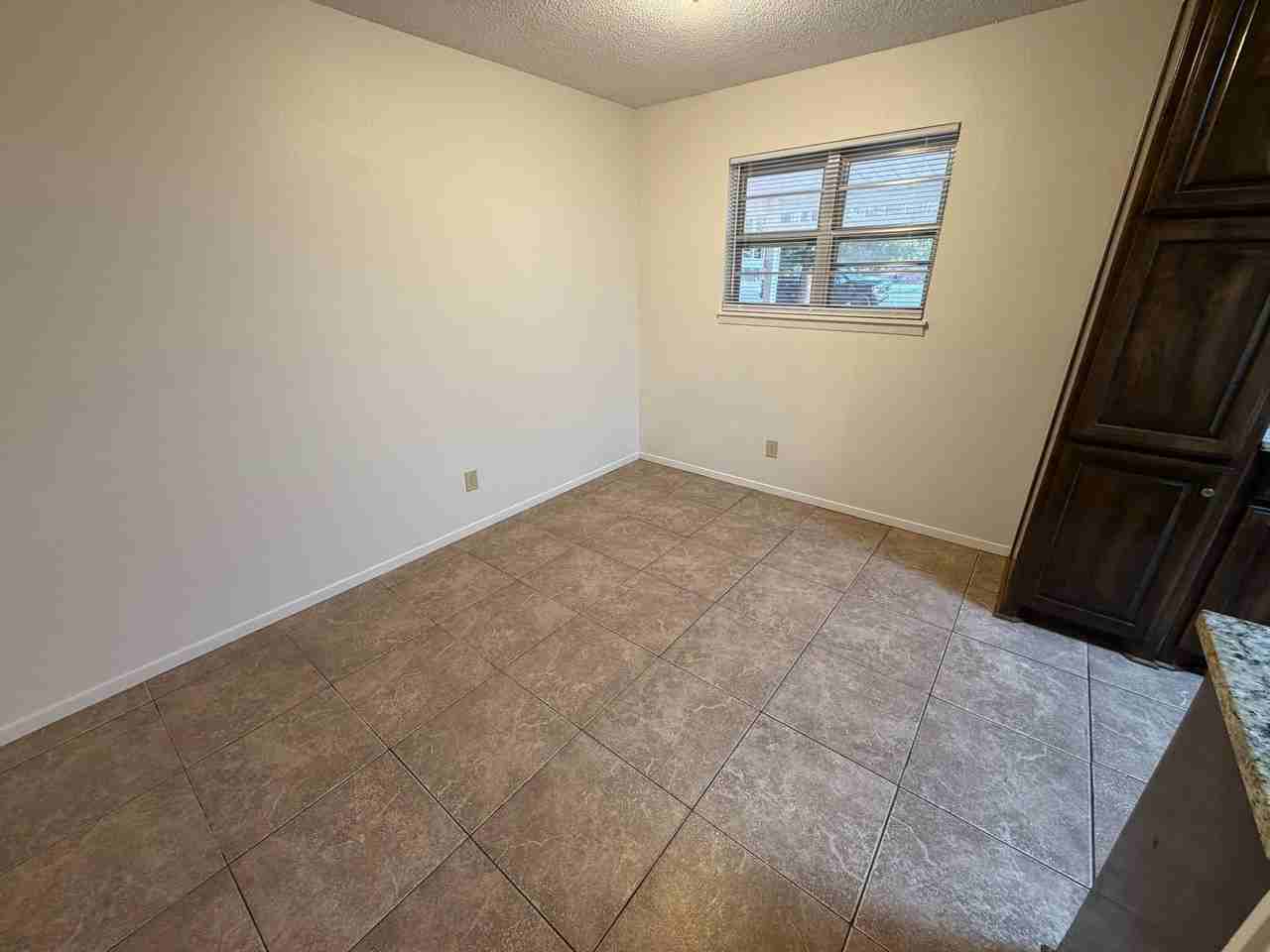 5003 Hall Ave - Photo 6 of 25