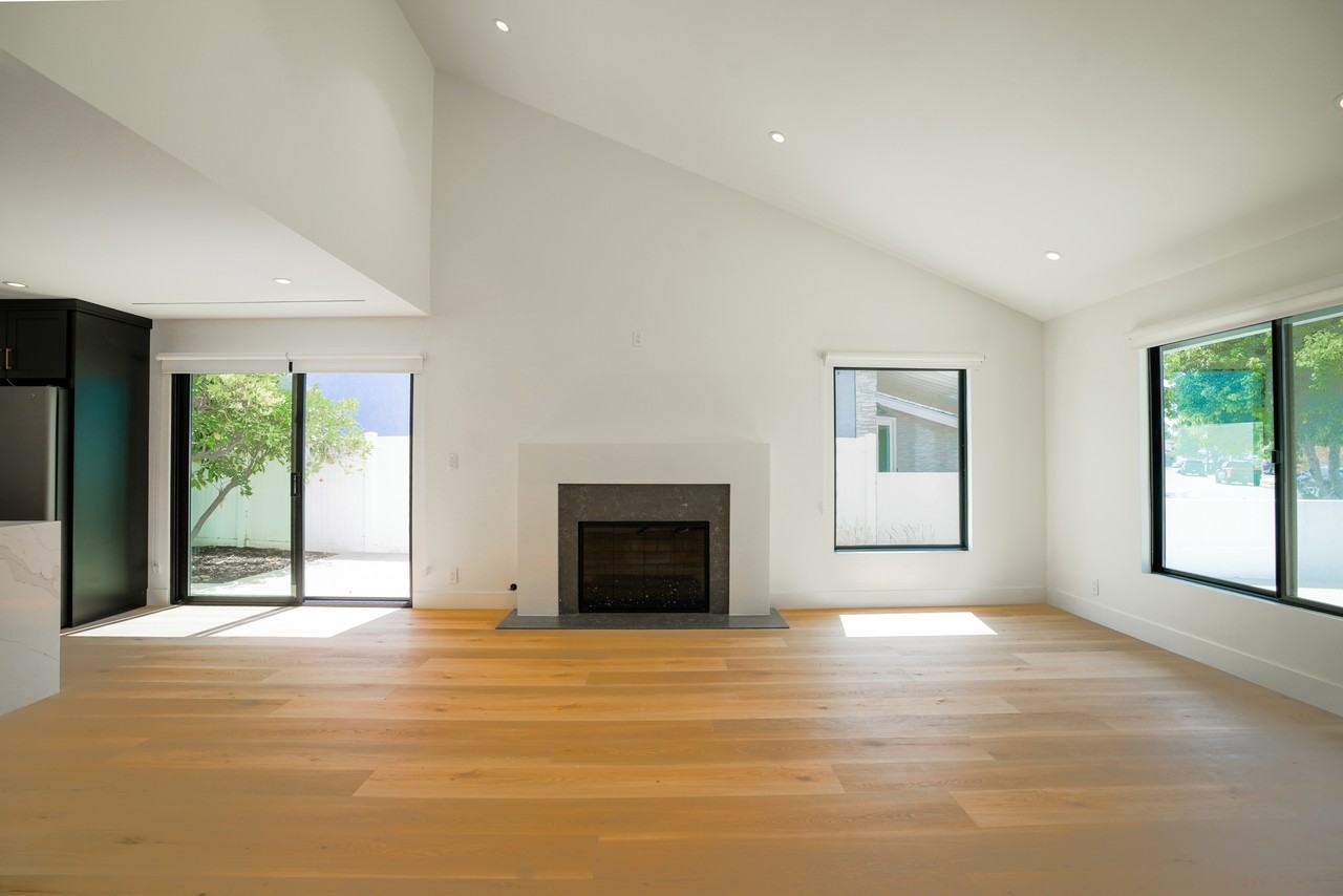 1800 Oriole Dr #1 - Photo 5 of 34