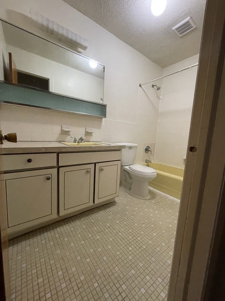 574 Prospect St #B03 - Photo 4 of 9