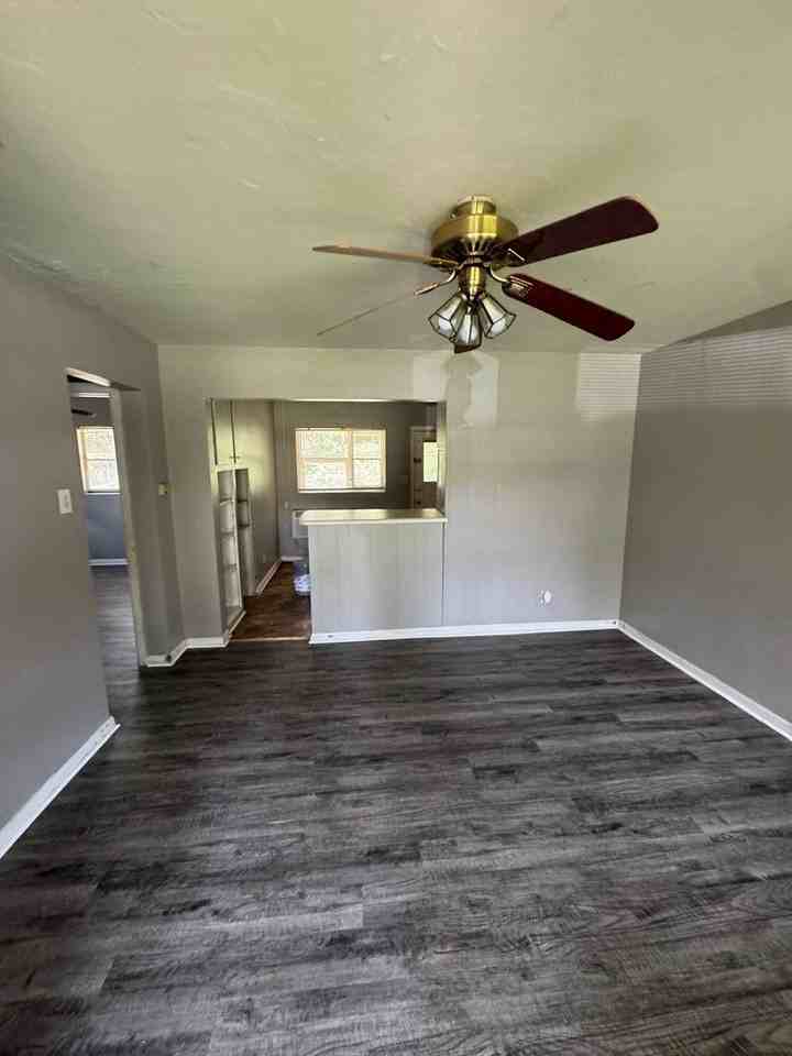1322 Hancock St - Photo 5 of 7
