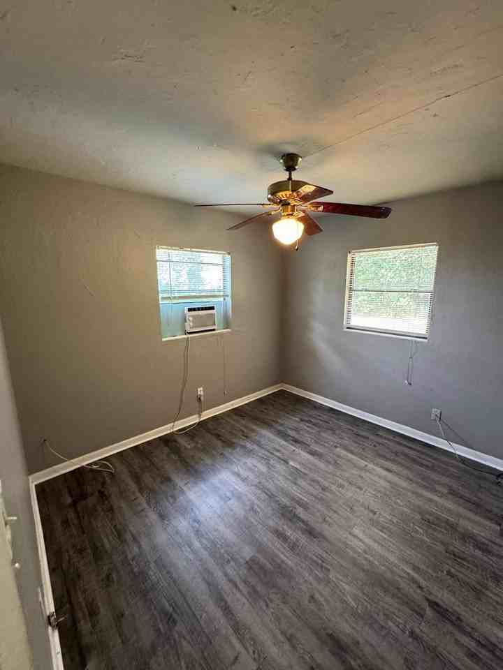1322 Hancock St - Photo 6 of 7