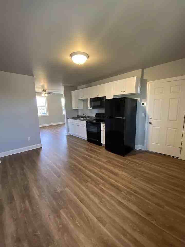 930 N Shippen St #3 - Photo 2 of 7