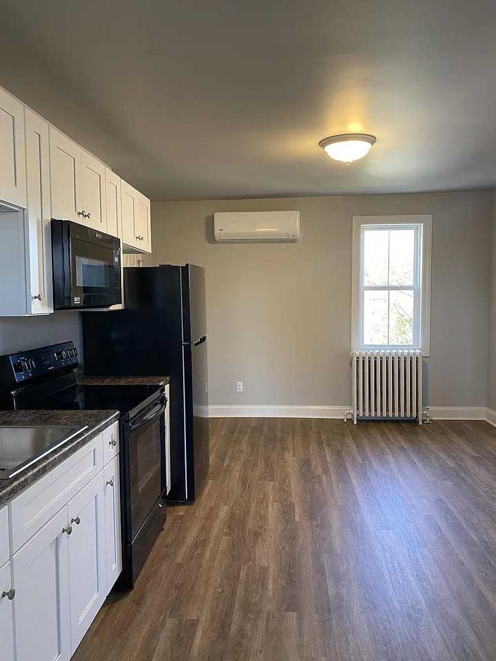 930 N Shippen St #3 - Photo 3 of 7